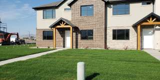 Spacious Springville Townhome Gallery 1
