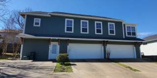 40 E Maple Street #3 Fayetteville, AR- 2 Bedroom / 2 Bathroom Townhome - ASK ABOUT OUR CASHLESS SECURITY DEPOSIT OPTION Gallery 1