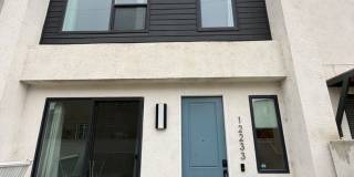 Smart, Modern 4-Bedroom Townhome Near Disneyland  Major Freeways Gallery 1