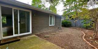 Charming 3 bedroom/1 bathroom Home Gallery 18