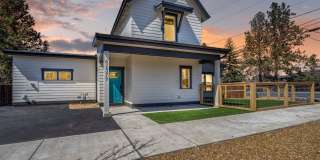 Modern Home with Hot Tub, Game Room & 2 King Suites. 60 day minimum Gallery 1