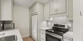 Bright Top-Floor 2 Bed, 2 Bath Condo with Loft & Vaulted Ceilings Bright Top-Floor 2 Bed, 2 Bath Condo with Loft & Vaulted Ceilings Gallery 7