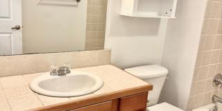 Modern 3 bedroom, 2.5 bathroom Townhome in Mapleleaf! Gallery 26