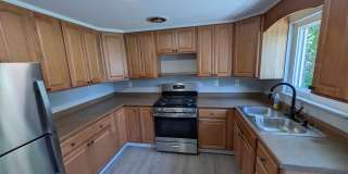 Whitaker / Homestead - 2 BR Single Family, Large Fenced Yard, Garage Gallery 1