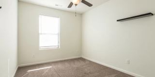 Room in 4 Bedroom Home at Warm Springs Ln Gallery 5