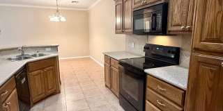 Cute 3 Bed Duplex In Yukon Gallery 5