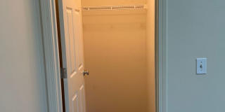 Great Location! 2 Bed 2 Bath Townhouse Style Condo! Open Concept! Laminate Floors Throughout Main! Gallery 27