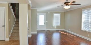 Pet Friendly Three Bedroom with Bonus! Gallery 4