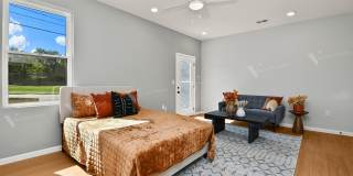 The Knoll Gallery 44