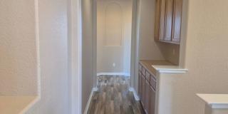 Beautiful 4 Bedroom 2.5 Bath with loft Gallery 15