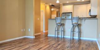 2 Bedroom Lakefront Condo! Gallery 1