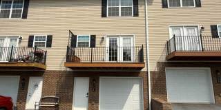 Tri level 2 bed, 2.5 bath Condo! Lakeridge School District. Gallery 1