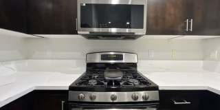 Beautifully Updated Bethany Townhome with Private Backyard and Modern Finishes Gallery 9