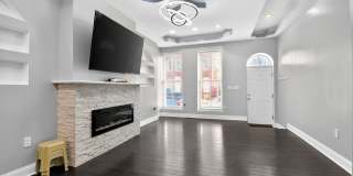 Spacious 6BR Townhome in Baltimore Gallery 1