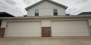 3 Bed 2.5 Bath 2 Car Garage Gallery 4