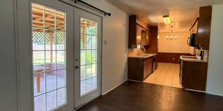 Adorable 3 bedroom, 2 bath home in Aledo Gallery 12