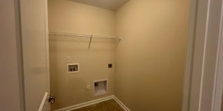 Bright-Sunny 4 Bedroom, 2.5 Bathroom Home - Mooresville Graded Schools - Fresh Paint - Fenced Yard - Community Pool Gallery 12