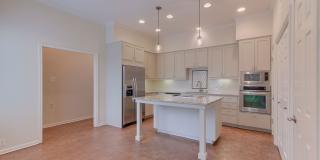 Rare 3 BR / 2.5 BA /  2 Car Garage Westlake Condo 14th Fairway (Austin Country Club) (Eanes ISD) Gallery 8