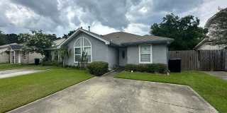 MODERN 3/2 w/ Stainless Steel Apps, Washer and Dryer, Gas Fireplace, & Privacy Fenced Yard! $1725/month Avail May 10th! Gallery 1