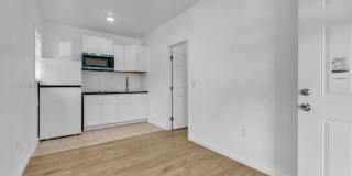 1/BED-1/Full Bath~ Super Mini Cottage With Large Possibilities! Gallery 1