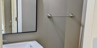 Frost Courtyard Apartments - Gallery 12