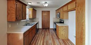 A Very Beautiful and Spacious 3 Bedroom Home in Mustang School District Gallery 8