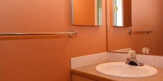 Top Floor 2bed/1.25bath Condo w/Secure Parking Gallery 15