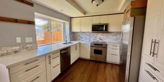 Large 3 bedroom home in quiet neighborhood cul-de-sac with amazing views Large 3 bedroom home in quiet neighborhood cul-de-sac with amazing views Gallery 4