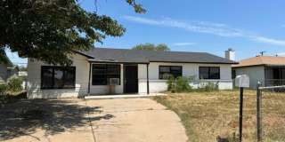 Charming 4 Bedroom Home Gallery 1