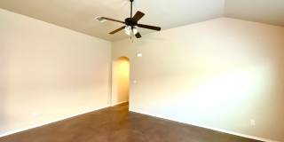 *MOVE IN SPECIAL* High Ceilings, Fenced Yard & 2-Car Garage – New Braunfels Living! Gallery 9