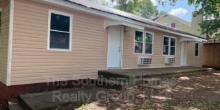 303 South Oak Street - 3 Gallery 1