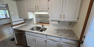 Charming 2BD/1BA Townhome in Burlington’s New North End Gallery 9