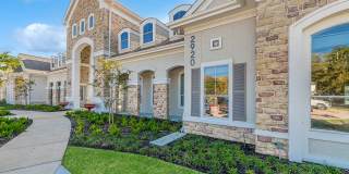 Lakeside Pointe Apartments & Townhomes Gallery 1