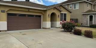 Cozy and Spacious Home in Elk Grove Gallery 1