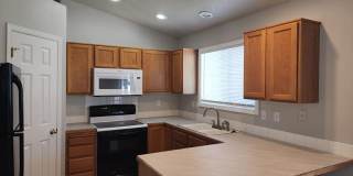Nice 3 bed, 2 bath home in Boise. Newer Paint and Carpet. Gallery 4