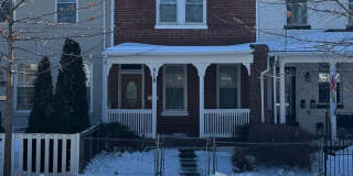 Four Bedroom 2,500 Square Foot House W/Back Patio, Multiple Kitchens/Laundry Facilities Four Bedroom 2,500 Square Foot House W/Back Patio, Multiple Kitchens/Laundry Facilities Gallery 1