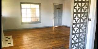 1000 S Lamar Large 2 Bed 1 Bath Gallery 1