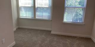 Beautiful Three Bedroom Townhouse! Gallery 10