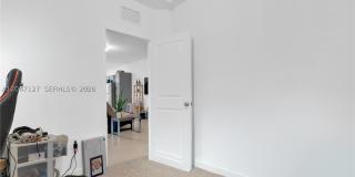 117 NE 3rd Ct Gallery 25