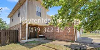 Bright & Spacious 3-Bedroom Bentonville Home Gallery 1