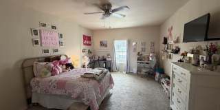 4212 40th Street Gallery 12