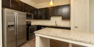 Crest at Park Central Apartments Gallery 9