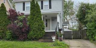Charming 3-Bedroom Property in Prime Location Gallery 1