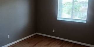 Townhouse with Amenities Galore: 3 BR / 2.5 Bath In The Colonnade Community Gallery 15