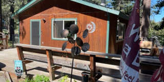 Charming pet friendly home available for a Seasonal lease 3-6 months starting Nov. 15th- May 1st! Gallery 1