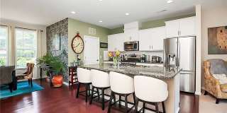 Room in 4 Bedroom Townhome at Sharon Rd W Gallery 1