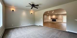 Stylish 3-Bedroom Remodel with Two Fireplaces and Mountain Views Gallery 11