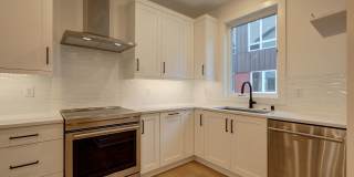 Live Where Style Meets Convenience – 2BR Townhome + Garage Gallery 10