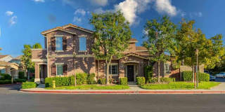 Gorgeous Town Home- Gated community- Pool Gallery 1