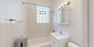 5415 S. Woodlawn Avenue Gallery 5